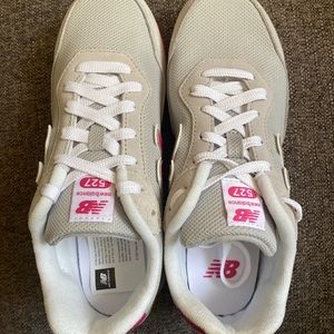 Big Kids New Balance 527